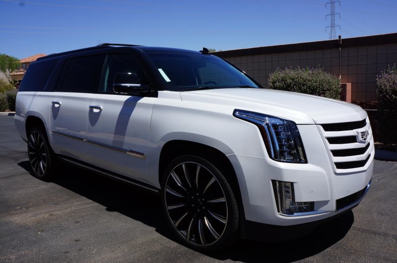 Кадиллак Эскалейд белый
