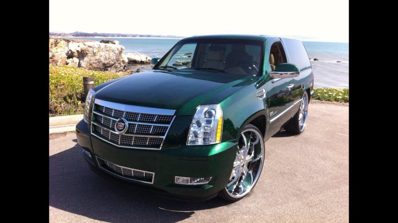 Кадиллак Эскалейд зеленый