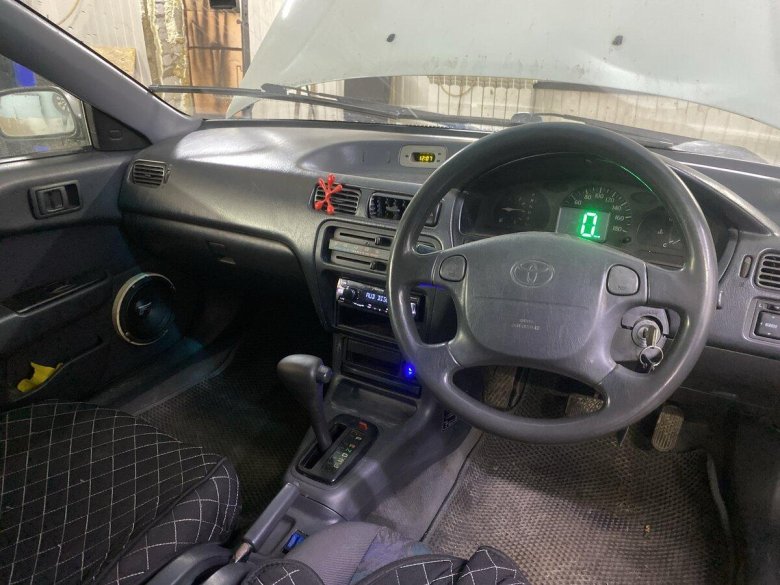 Toyota corsa 1998 салон