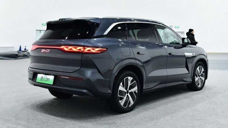 Кроссовер byd