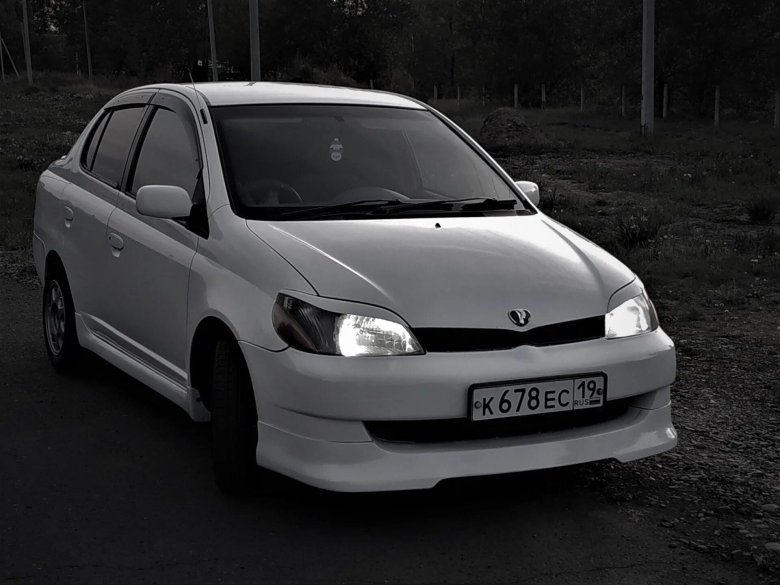 Toyota Platz 2000