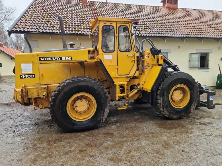 Фронтальный погрузчик volvo