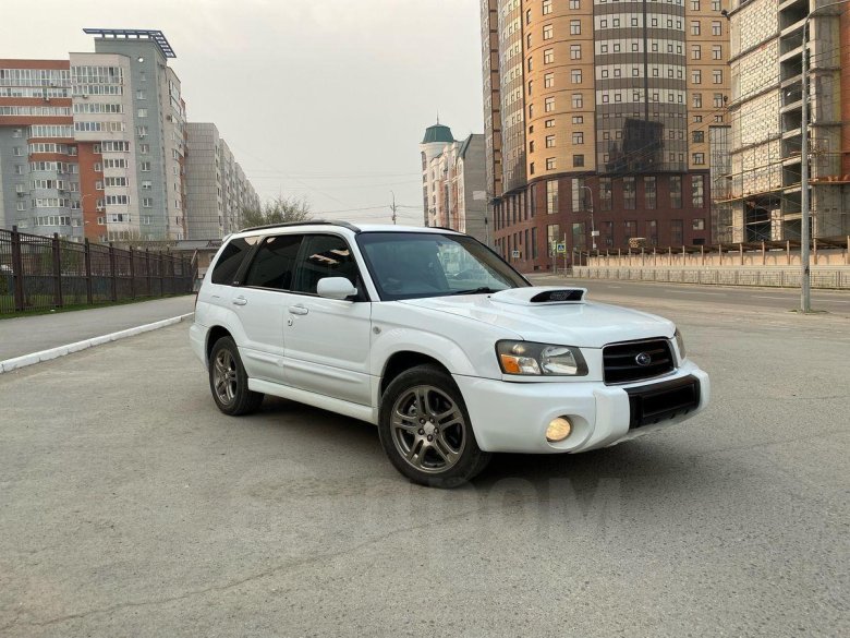 Белый Форестер с черной крышей