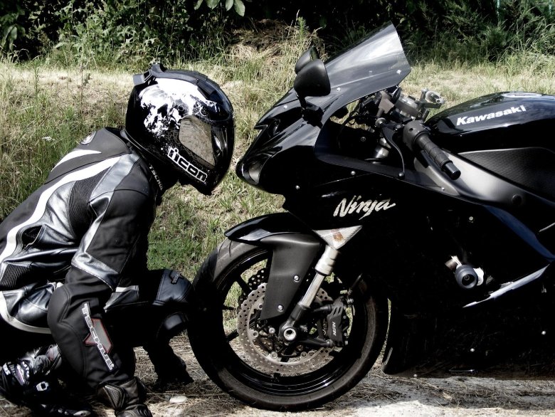 Парень на мотоцикле