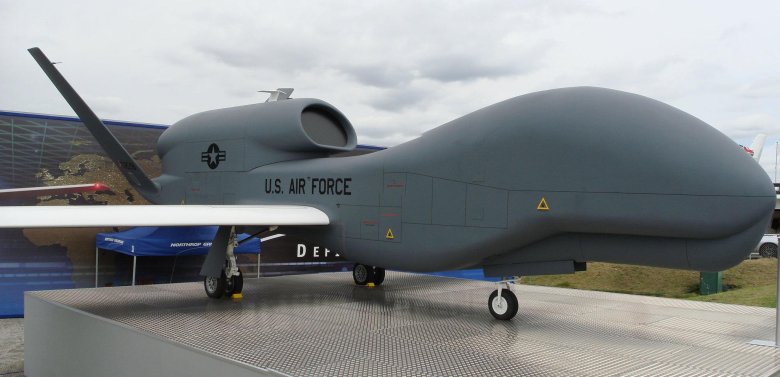 Дрон RQ-4 Global Hawk