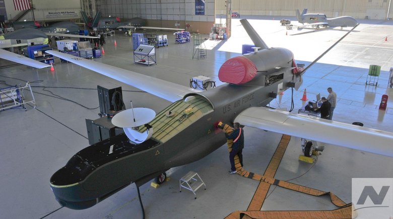 Дрон RQ-4 Global Hawk