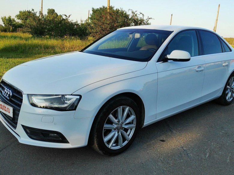 Ауди а4 b8 Рестайлинг 1.8CVT (170 Л.С.) синий с пробегом на снегу