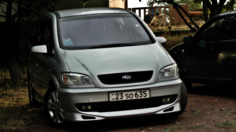 Субару Травик