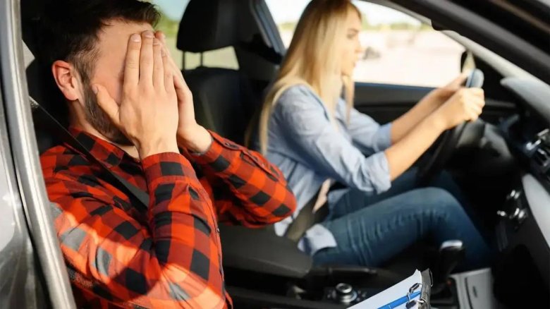 Учить водить машину