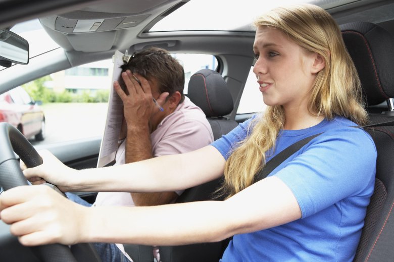 Женщина за рулем