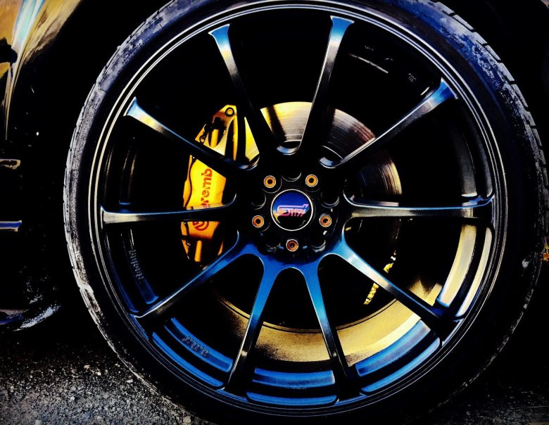 Субару Импреза на золотых дисках