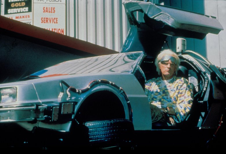 Делориан назад в будущее