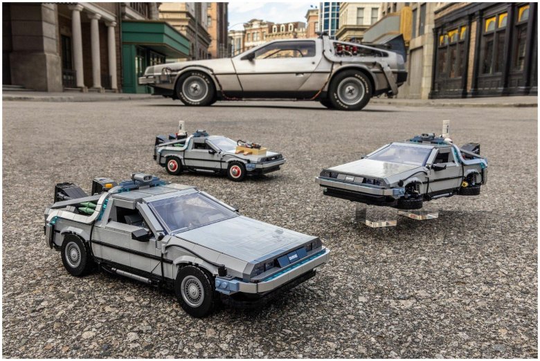 Лего Делориан 2022