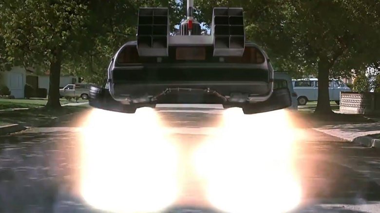 Назад в будущее 2 Делориан летает