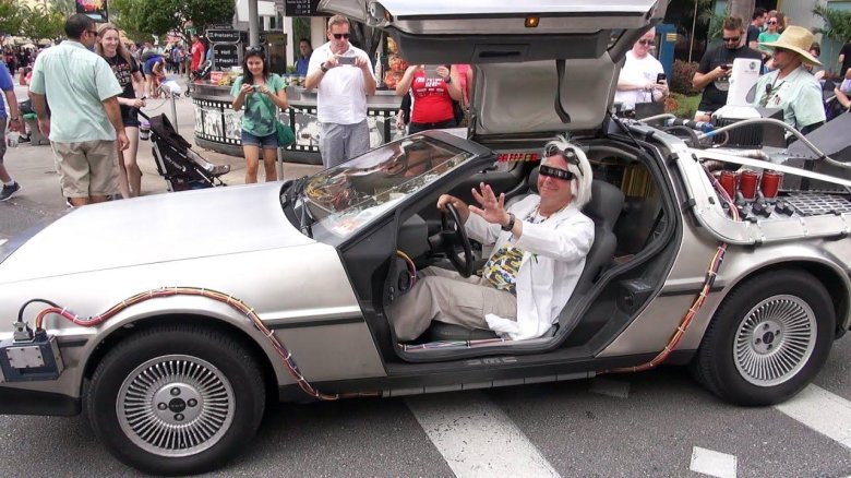 Делориан и док Браун