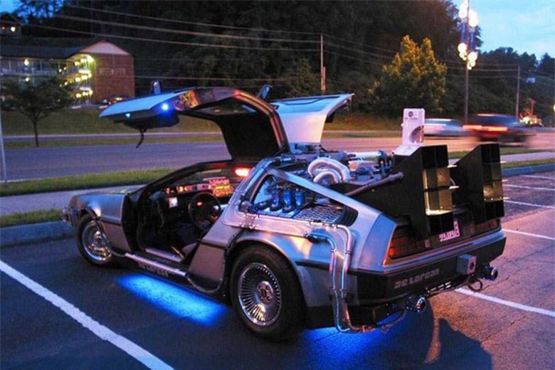 DELOREAN DMC-12 машина времени