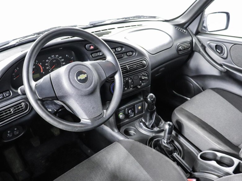 Нива Шевроле 1 поколение салон