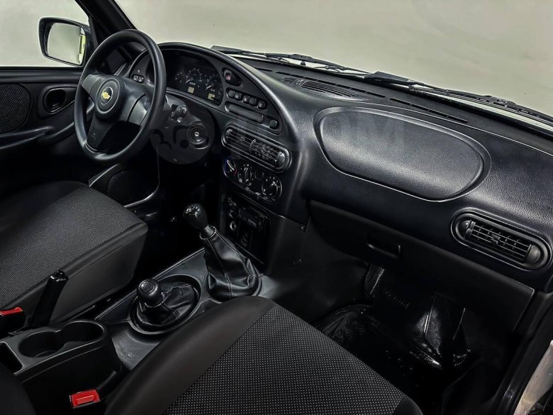 Chevrolet niva 212300