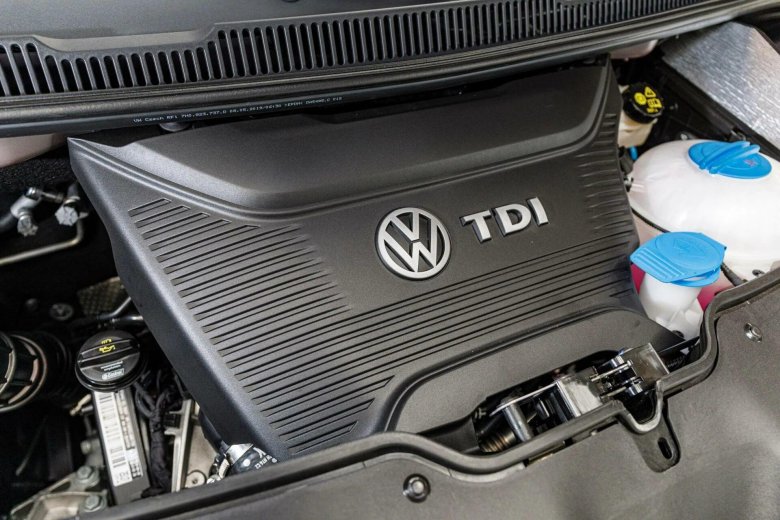 Кожух двигателя Volkswagen Мультивен