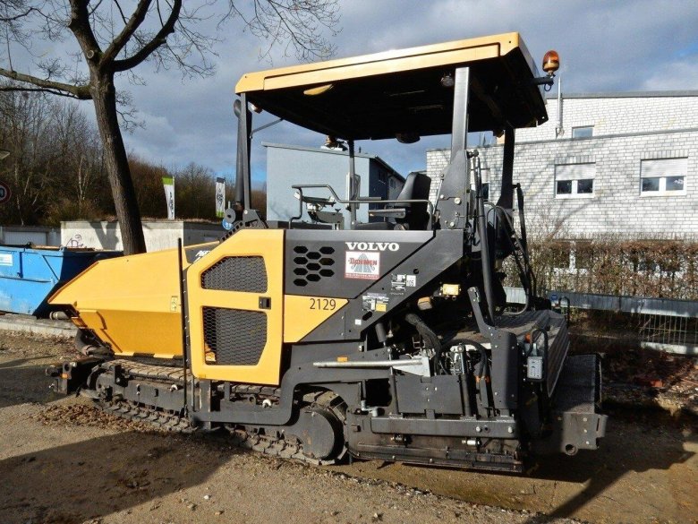 Асфальтоукладчик Volvo p6820c