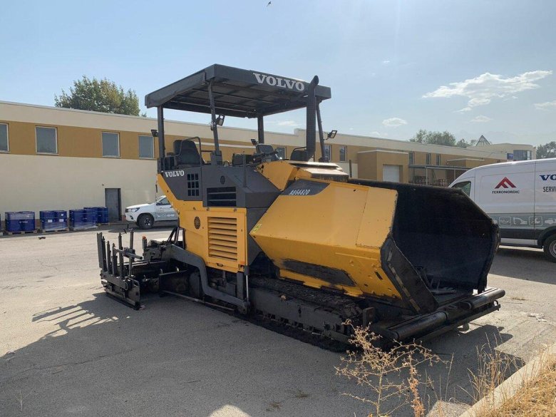 Асфальтоукладчик титан 6820