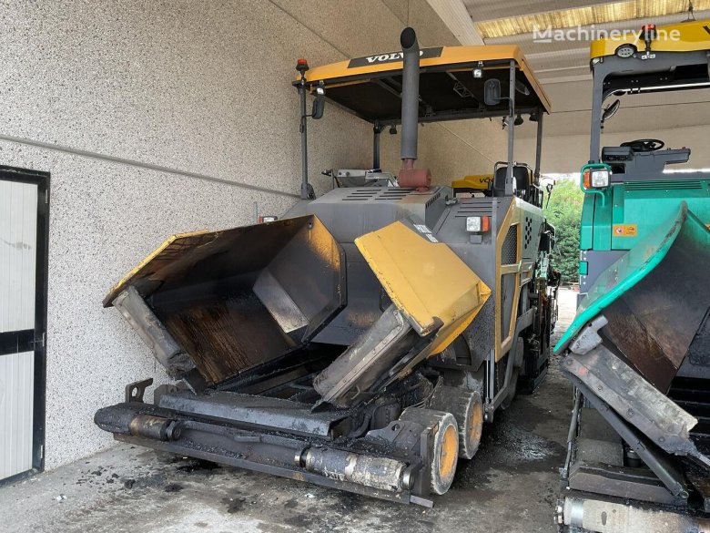 Асфальтоукладчик volvo p6820d