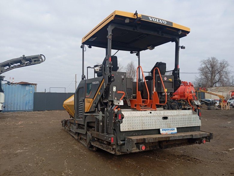 Асфальтоукладчик volvo
