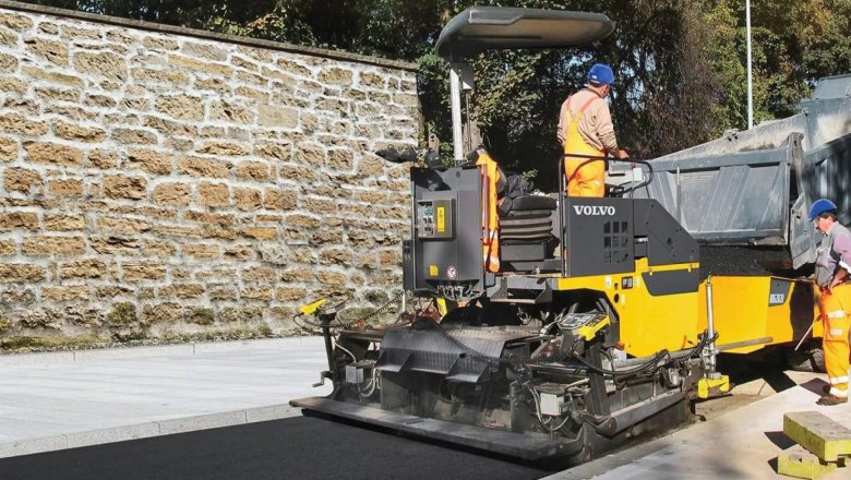 Асфальтоукладчик Вольво 2820