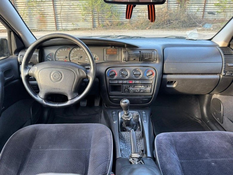 Опель омега салон 1995