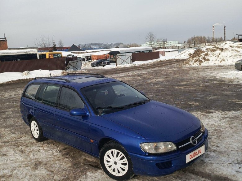 Opel omega универсал синий