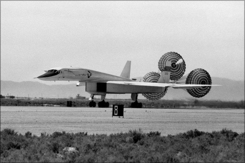 Самолет XB-70 Valkyrie