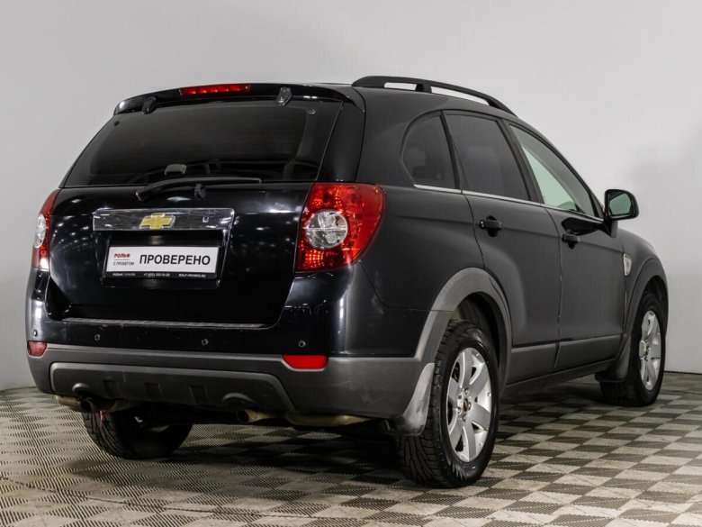 Chevrolet Captiva черная