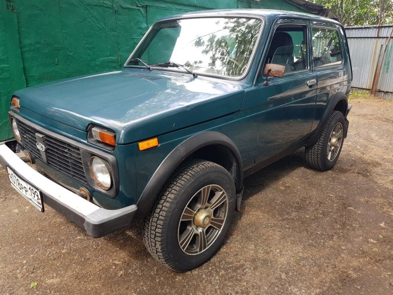 Нива 2121 сине зеленая