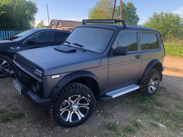 Нива 2121 черный Раптор
