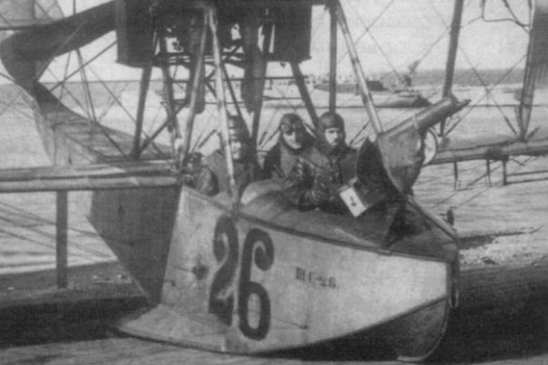 Летающая лодка м-1 Григоровича под Севастополем