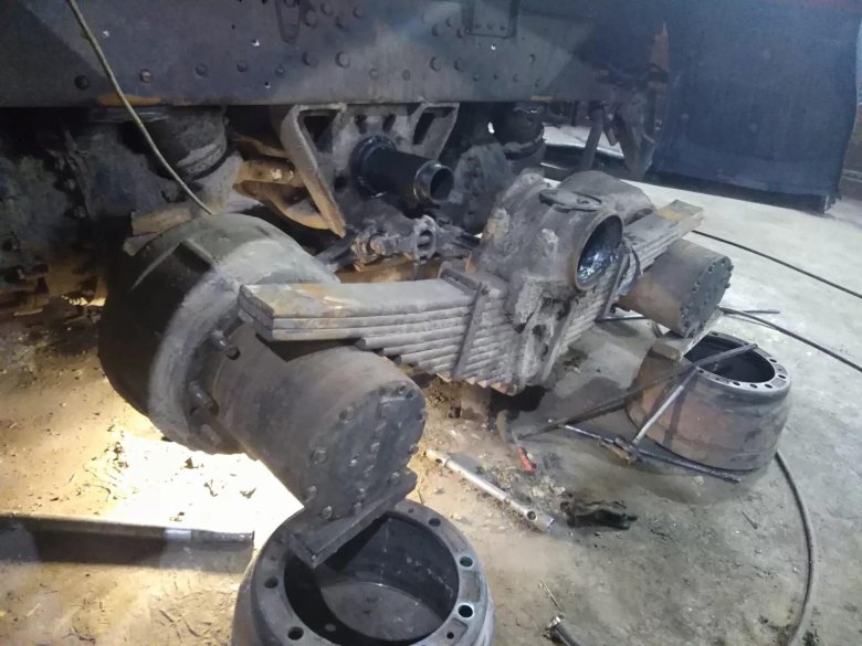 КАМАЗ 6520 балансиры заднего моста