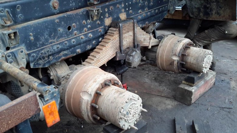 Ось балансира МАЗ 5516