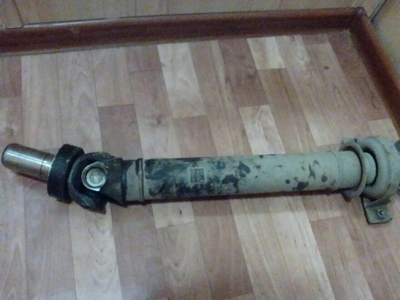 Карданный вал Toyota Crown jzs141