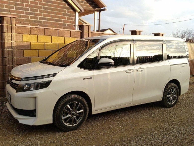 Тойота ноах гибрид 2014