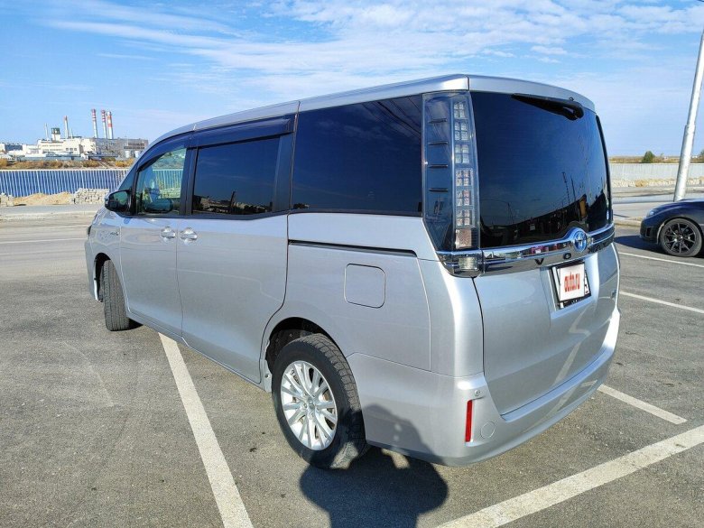 Toyota noah 2001 2007