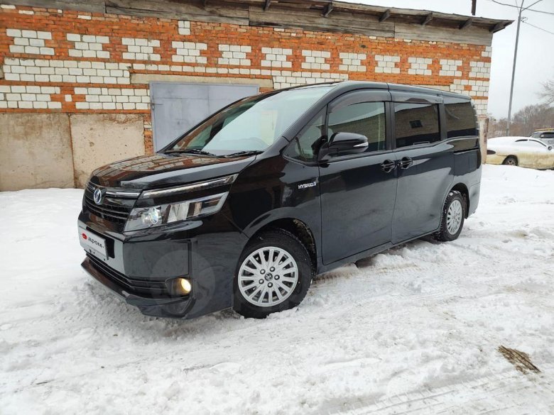 Тойота Вокси ЗС Керамик 2015