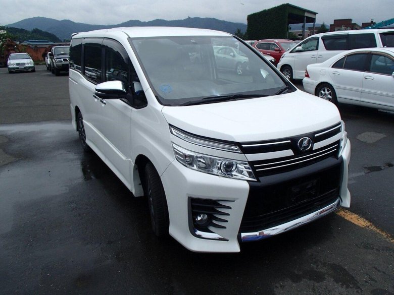 Тойота Вокси 2015 года