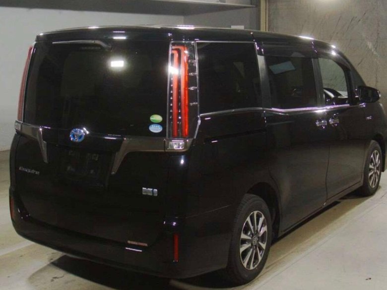 Парка авто аукциона Токио Вокси zwr80 2017