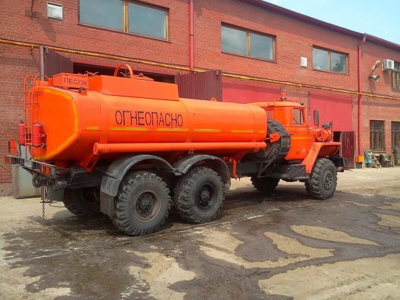 Урал 4320 автозаправщик
