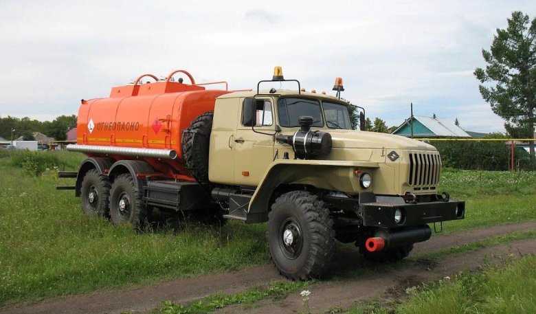 Урал 4320 топливозаправщик