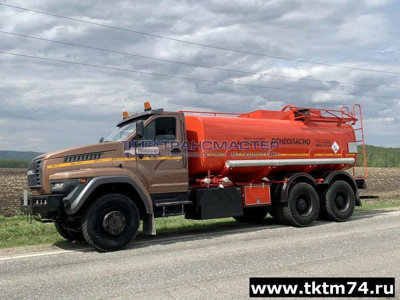 Урал Некст 6х6 бензовоз