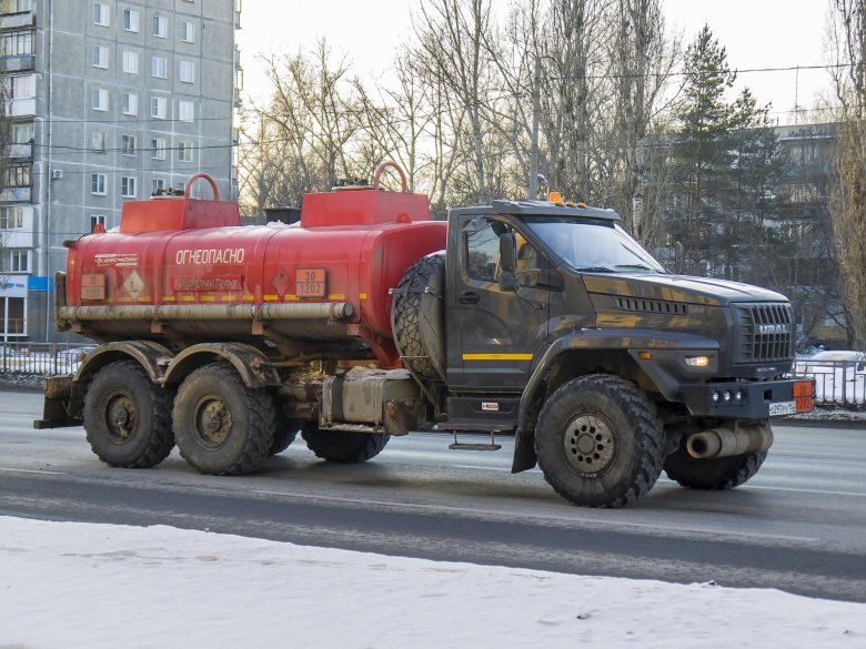 Урал 4320 бензовоз