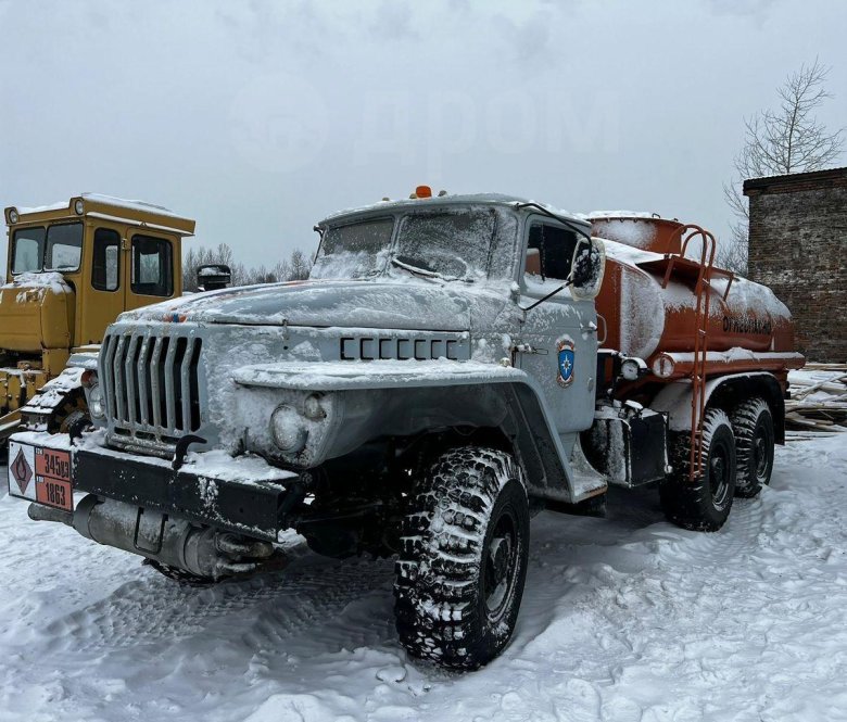 Топливозаправщик урал