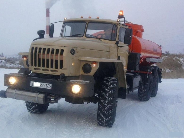 Урал топливозаправщик АТЗ 10