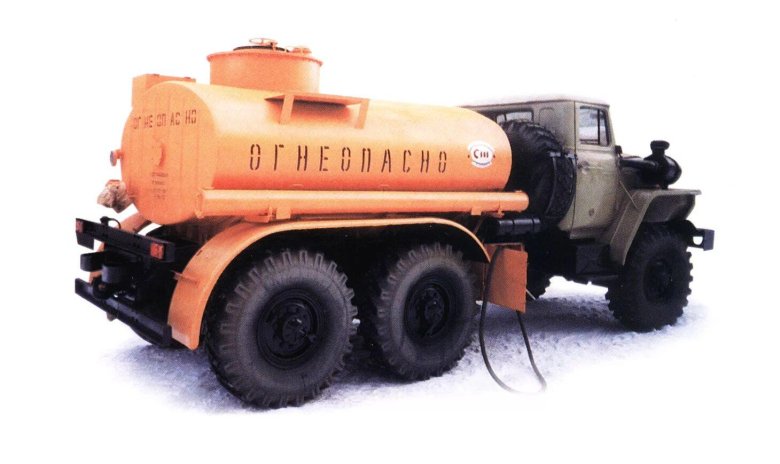 Урал 4320 АЦ 5.5 топливозаправщик